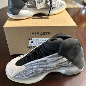 Adidas Yeezy Quantum "QNTM" (Lifestyle Model)